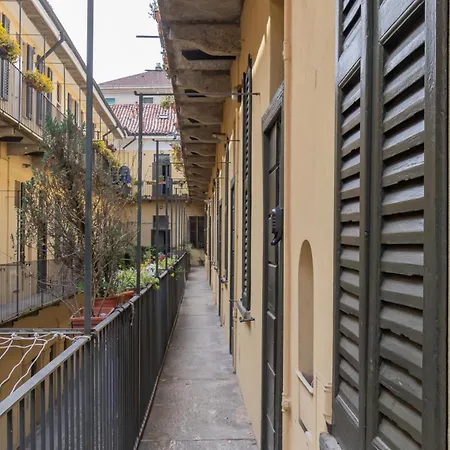 Xenia - In Corso San Gottardo A *